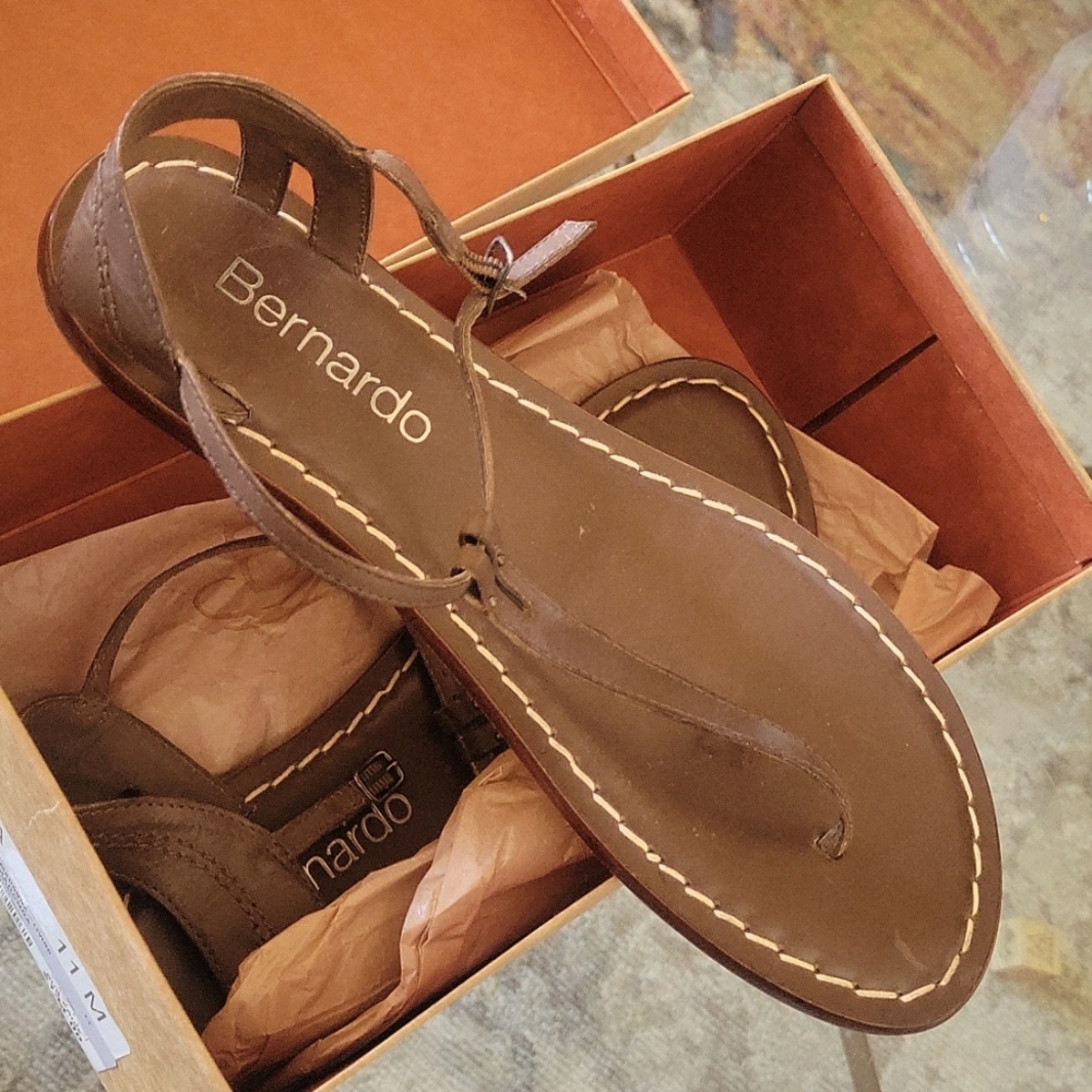 Bernardo Madonna sandal in mink